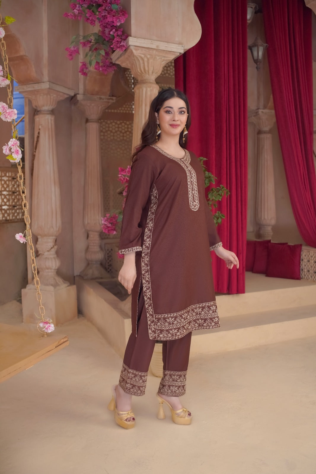 SAPPHIRE LOOK EMBROIDERED 2Pc