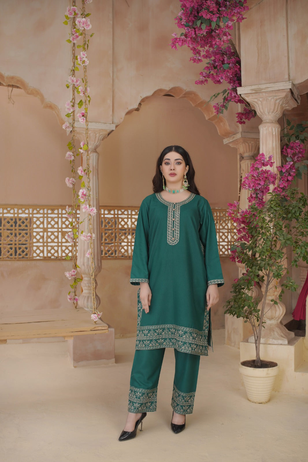 SAPPHIRE LOOK EMBROIDERED 2Pc