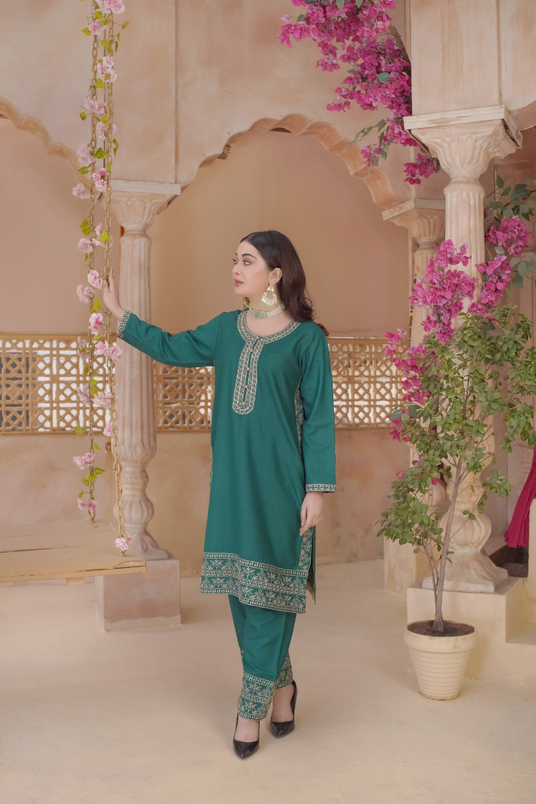 SAPPHIRE LOOK EMBROIDERED 2Pc
