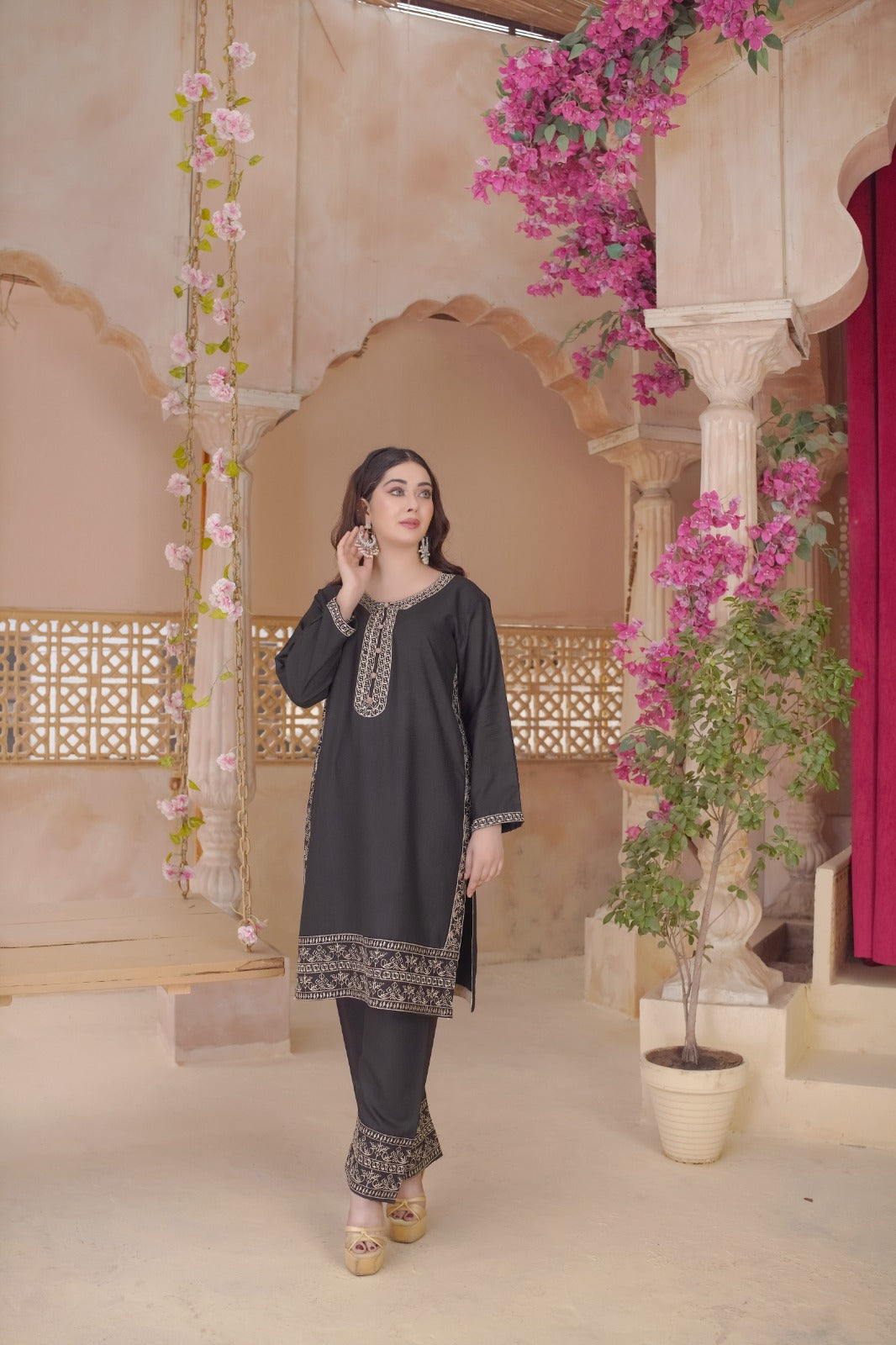 SAPPHIRE LOOK EMBROIDERED 2Pc
