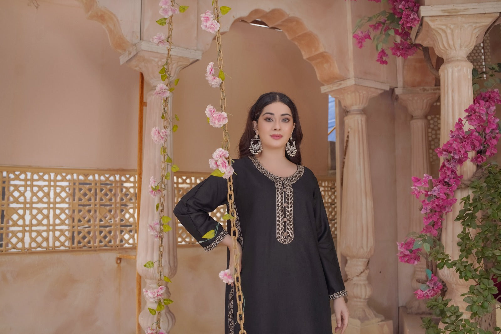 SAPPHIRE LOOK EMBROIDERED 2Pc