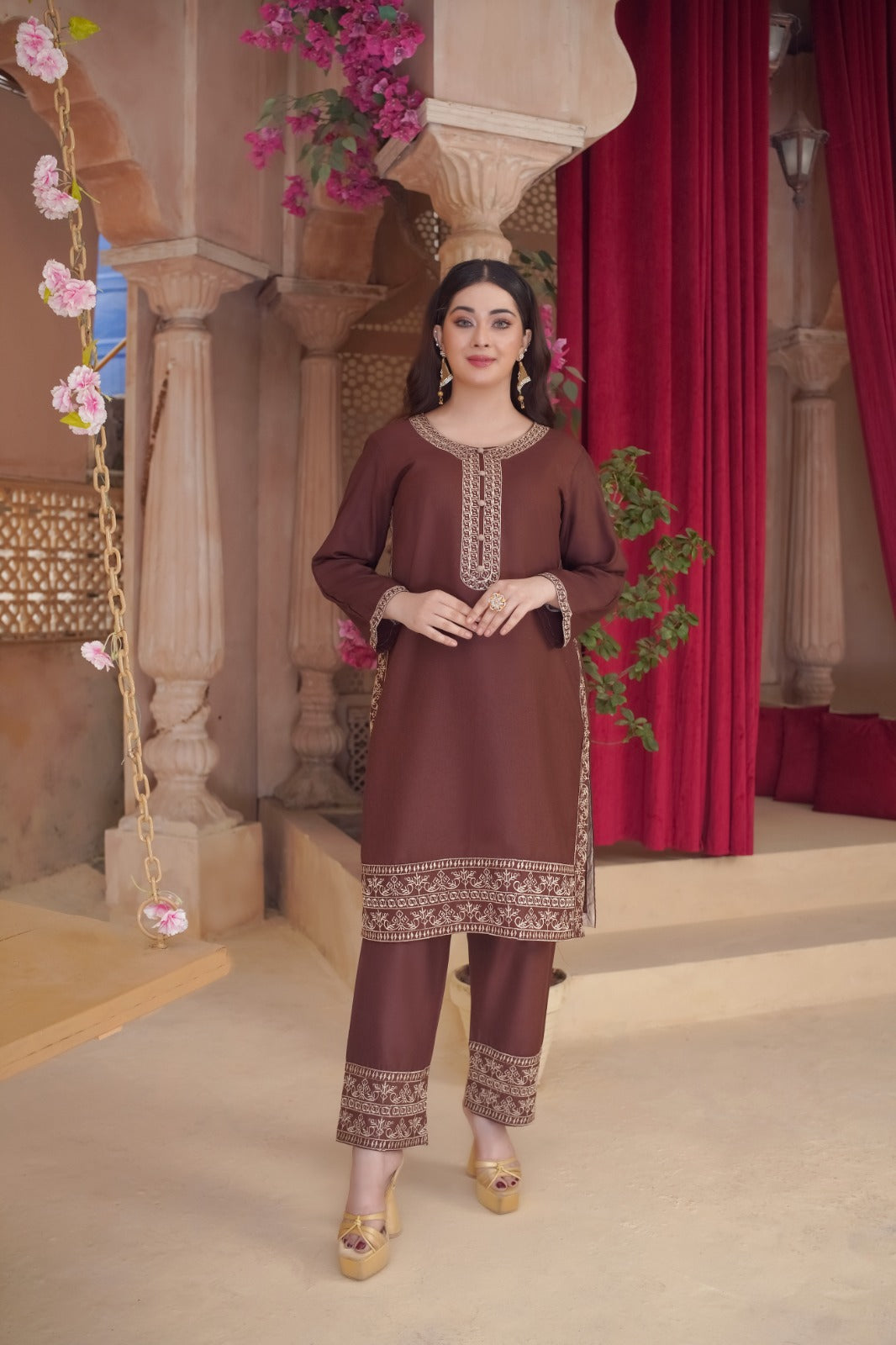 SAPPHIRE LOOK EMBROIDERED 2Pc