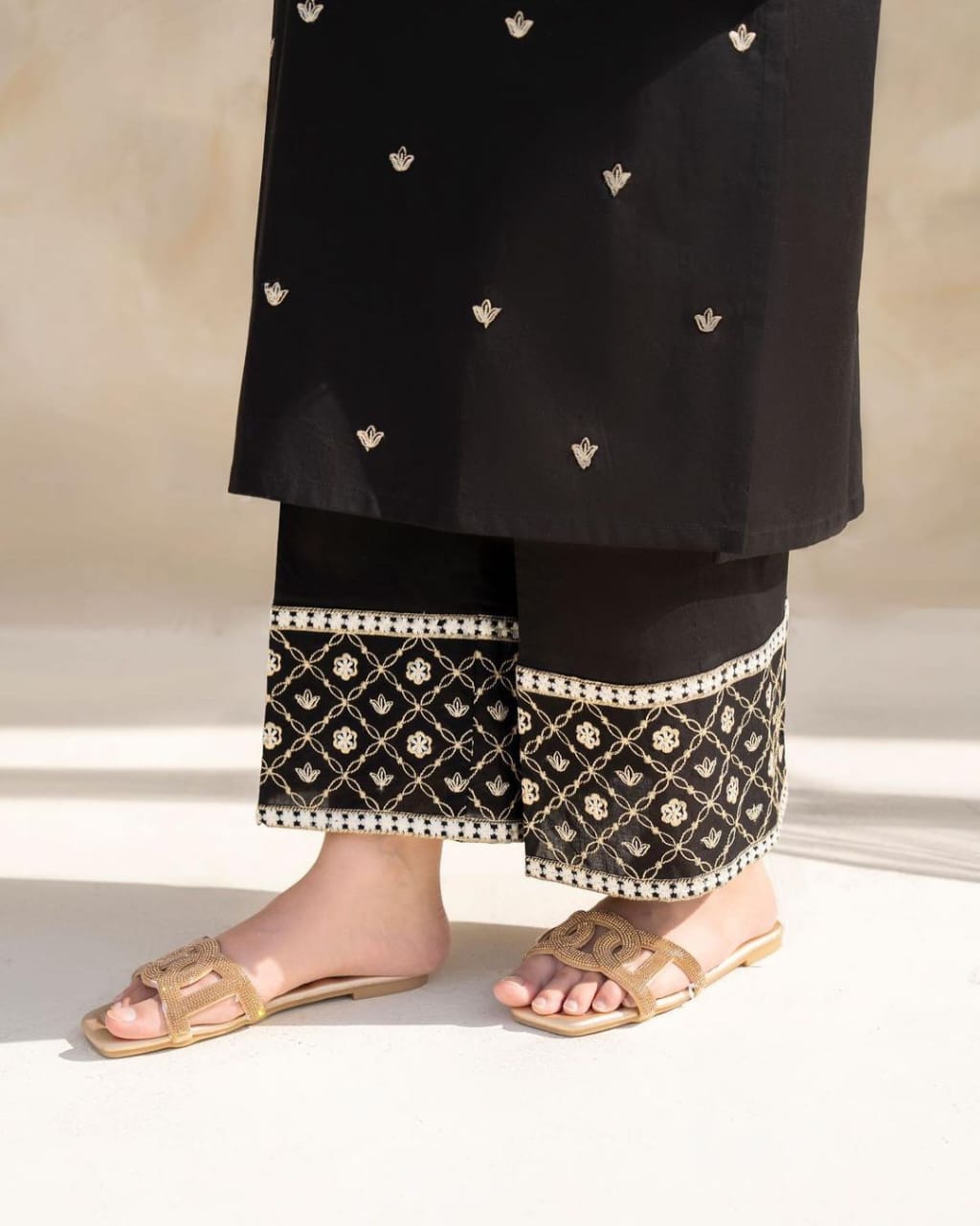RIWAJ EMBROIDERED 2Pc